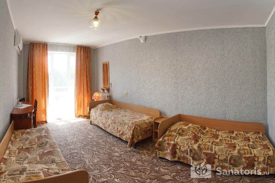 Трехместный эконом с видом на город