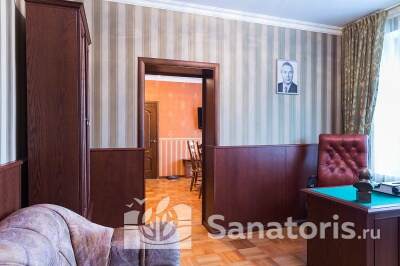 Трехкомнатный "Романовский" номер