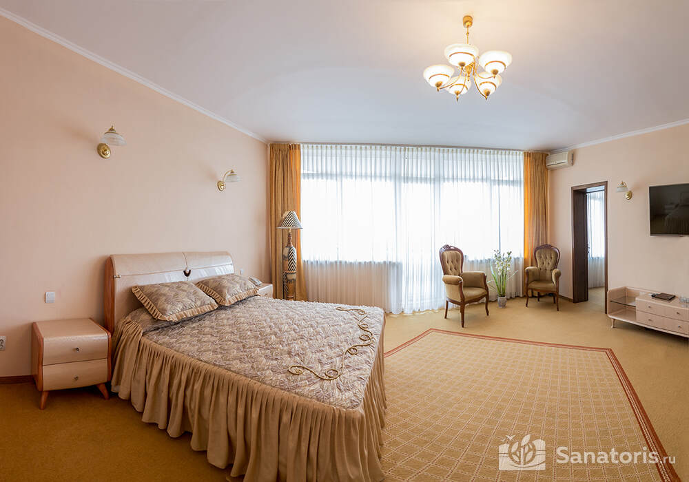  Представительский Люкс трехкомнатный