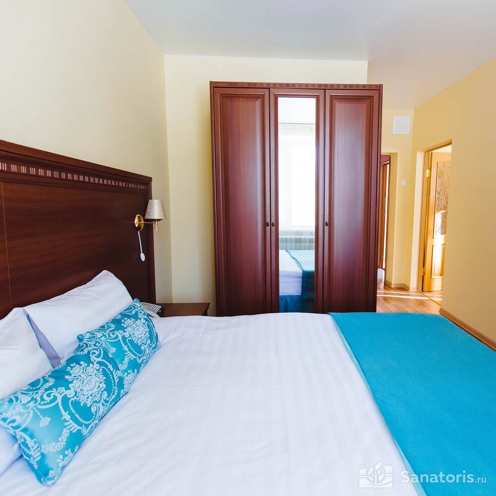 Двухкомнатный люкс с балконом (Люкс 1)