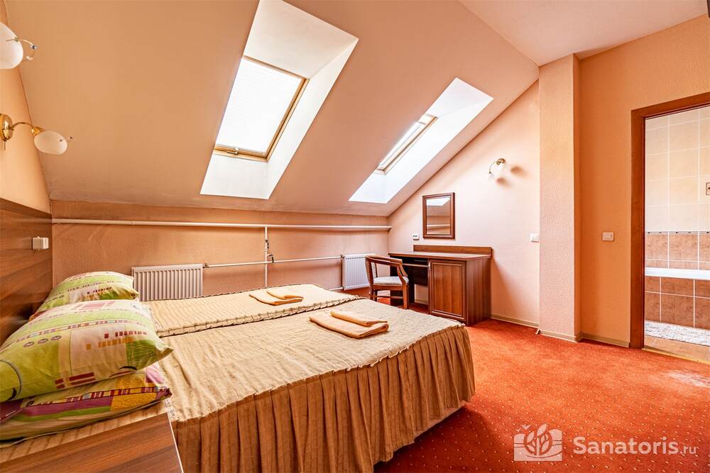 Семейный 3-комнатный 4-местный номер, 2 спальни (Мансарда)