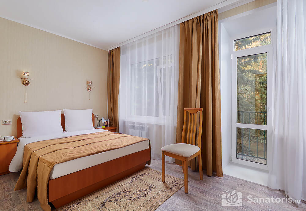 Джуниор сюит двухместный, двухкомнатный главный корпус (двухспал