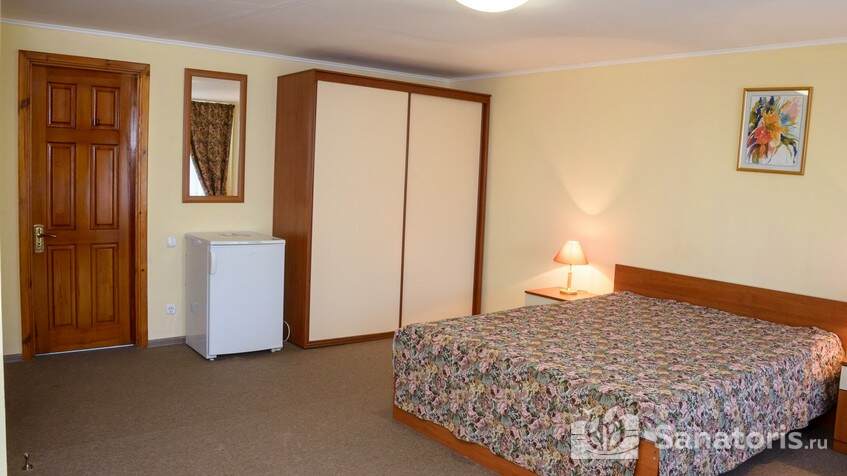 Парус №2: однокомнатный двухместный номер 1 категории (комфорт)