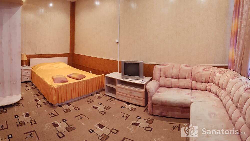 Коттедж (чайник, мини-холодильник, микроволновка, набор посуды)