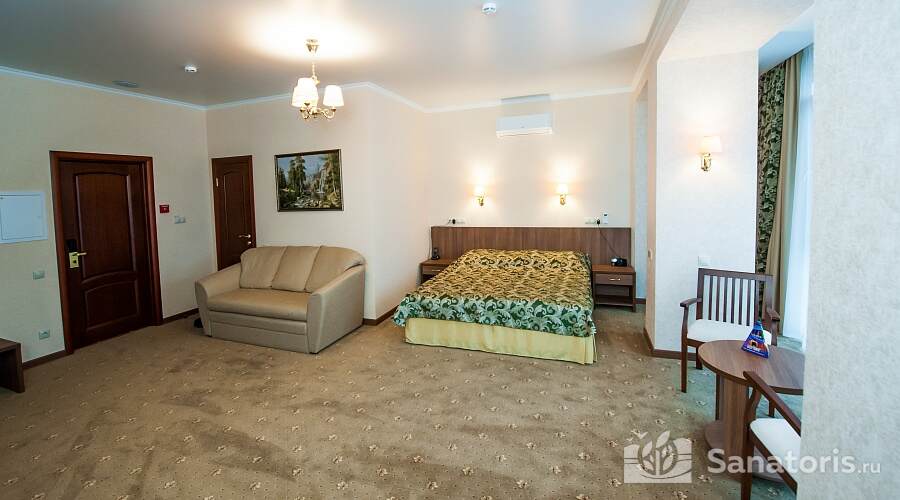 Джуниор Сюит