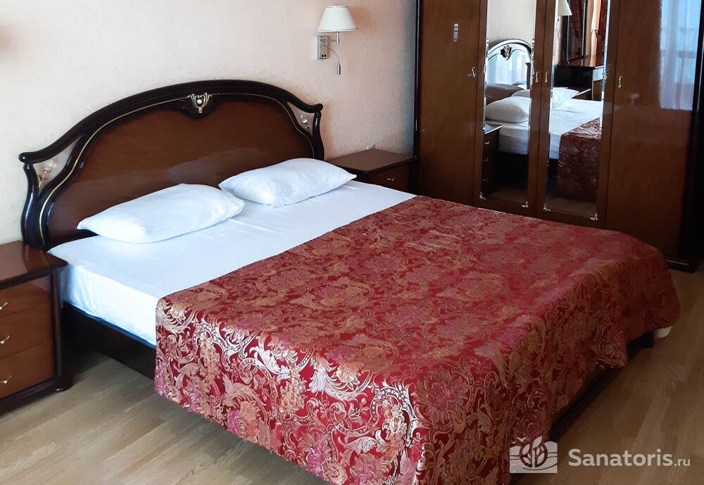 Люкс 2-местный 2-комнатный с джакузи корпус Б с/б