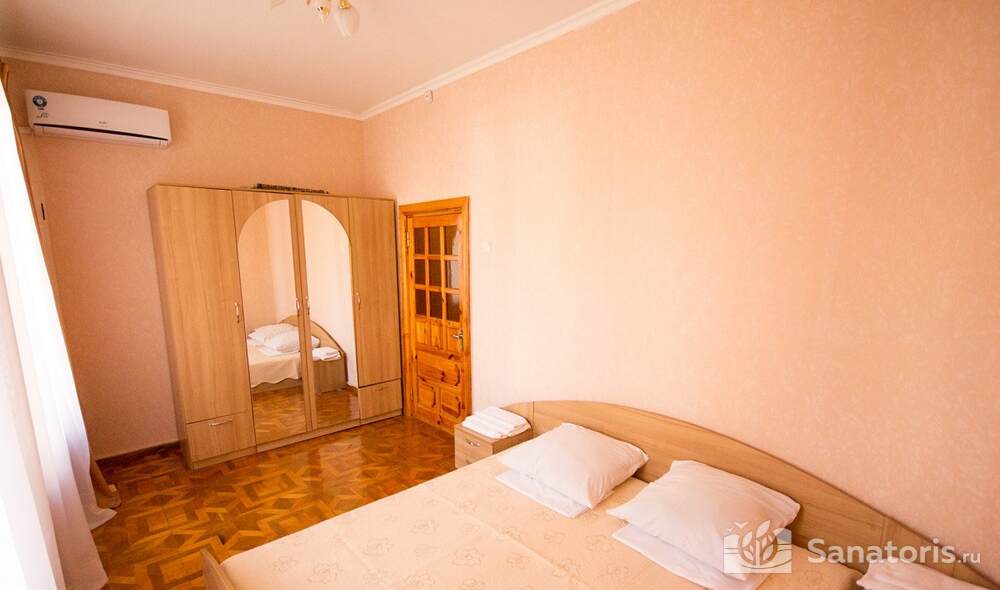 4-х мест. 3-х комнатный КОТТЕДЖ № 4 (БЕЗ КУХНИ)