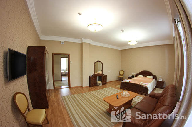 Трехместный двухкомнатный номер Люкс (Корпус 1)