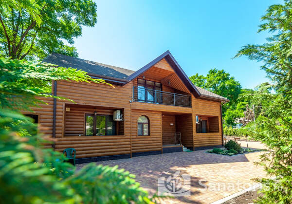 Шестиместный двухэтажный коттедж №16