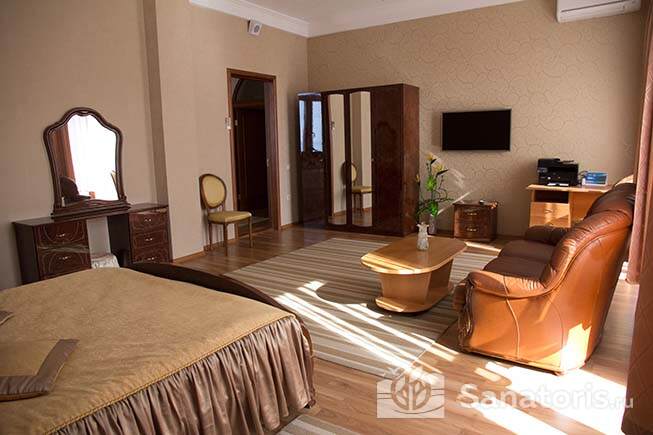 Трехместный трехкомнатный номер Люкс (Корпус 1)