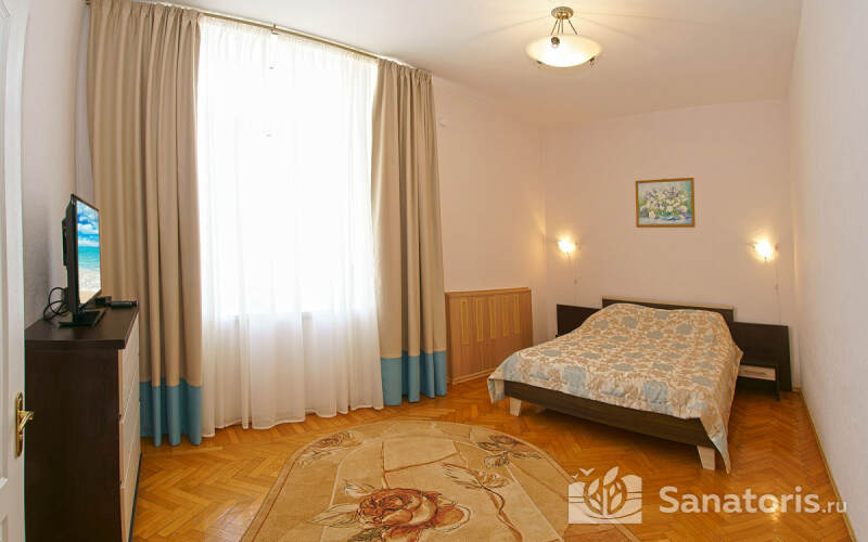 2-комнатный люкс, с балконом  главный корпус