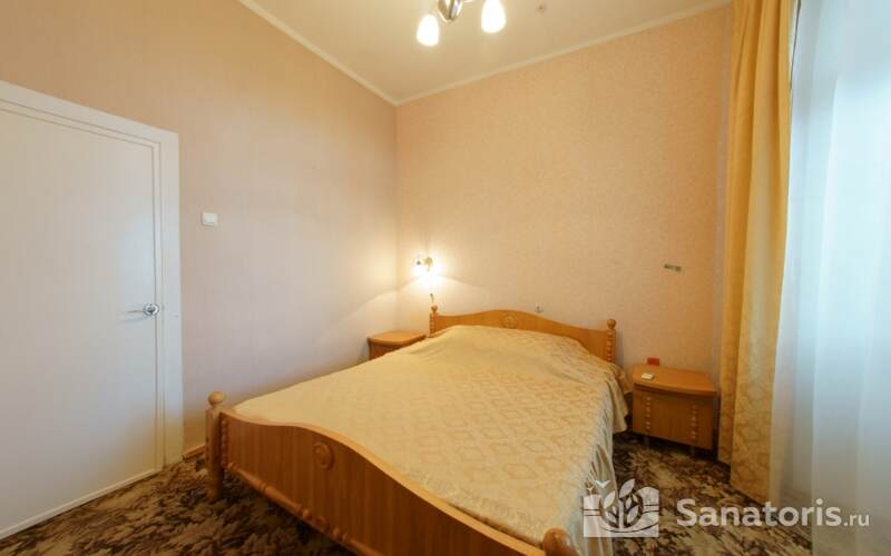 3-комнатный люкс, с балконом  главный корпус