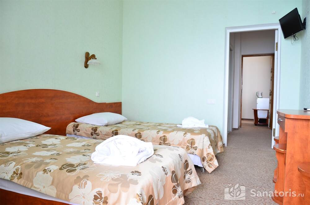 Джуниор Сьют (FB)