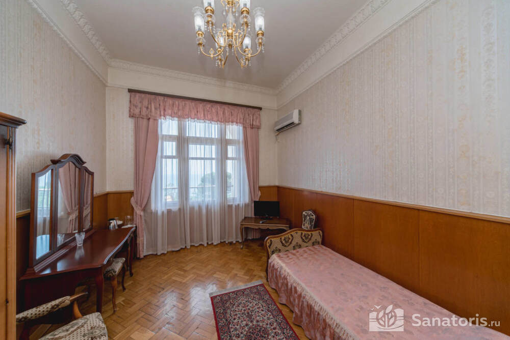 Одноместный стандарт (вид на парк) Корпус №1 «Империал»