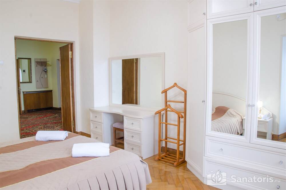 Двухкомнатный Люкс (дача Чехова)