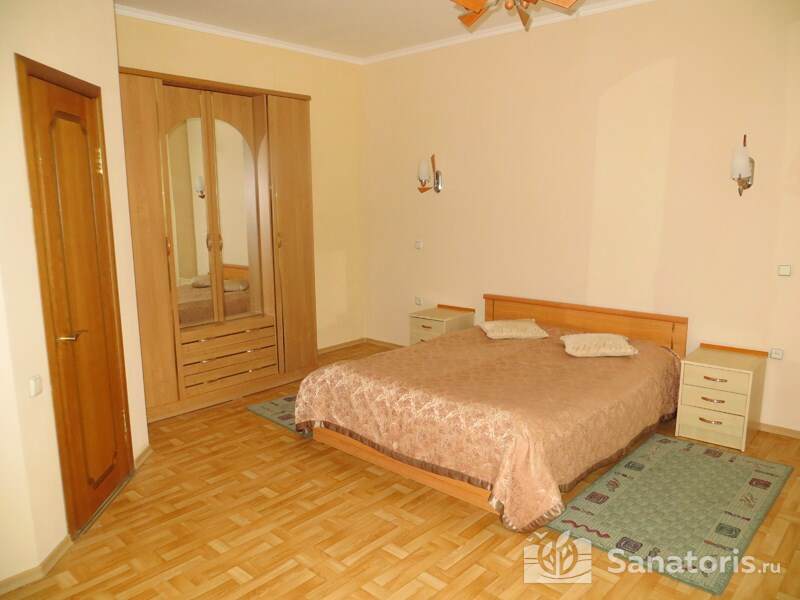 Двухкомнатный двухместный Люкс Отель Солнечный