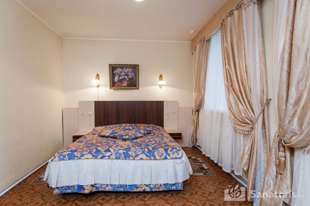 Двухкомнатный двухместный Люкс Отель Творческий