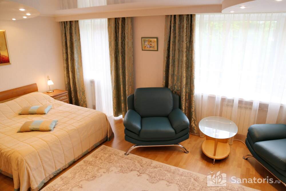  Номер «Джуниор-Сюит»