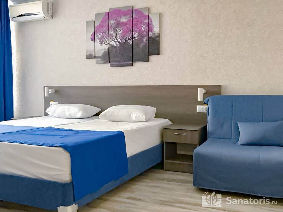 Стандарт Семейный 3х-местный Улучшенный боковой вид на море