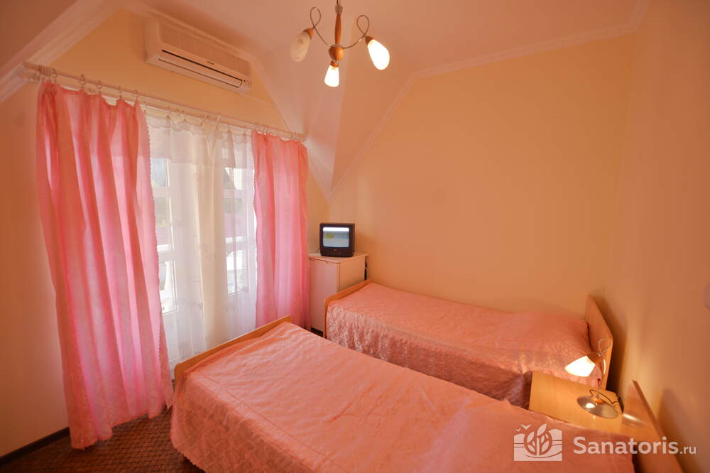 Стандартный номер с видом на поселок