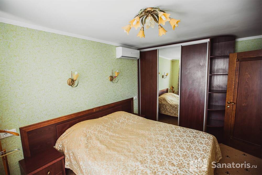 Люкс двухкомнатный 2-х местный, южная сторона