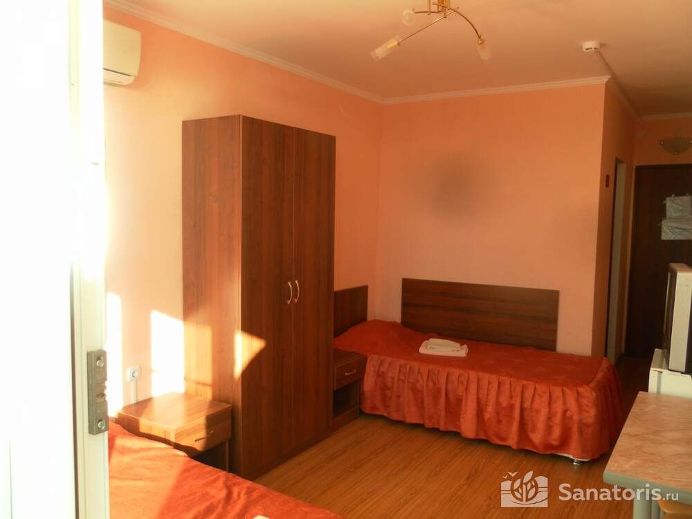 Номер категории «Стандарт, с балконом» в 4-м корпусе