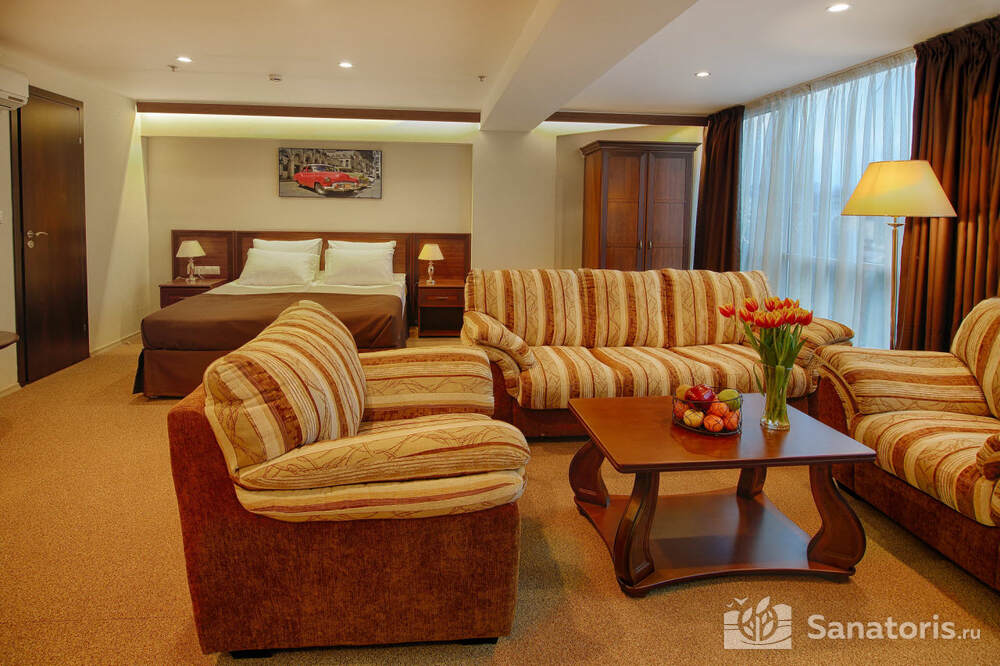 Джуниор Сюит