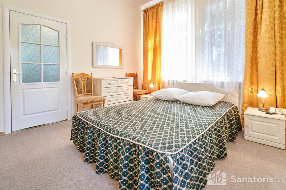 Двухместный трехкомнатный номер люкс (корпус 3,7)