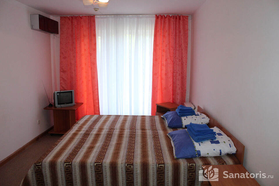 Двухместный двухкомнатный полулюкс (семейный)