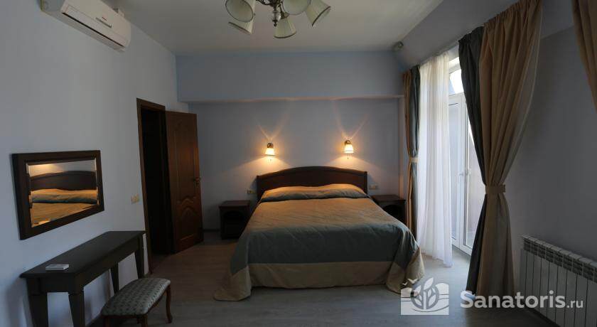 2-местный 2-комнатный номер "Делюкс" с двуспальной кроватью