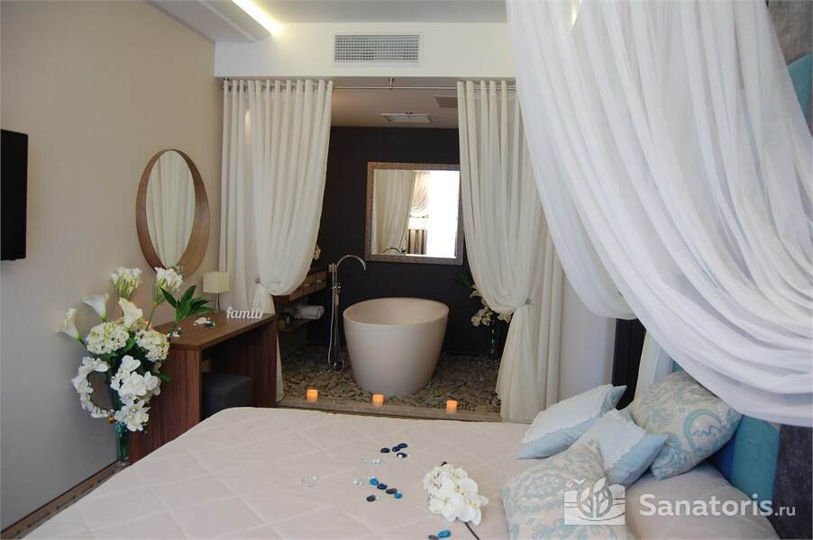 Люкс с ванной в спальне