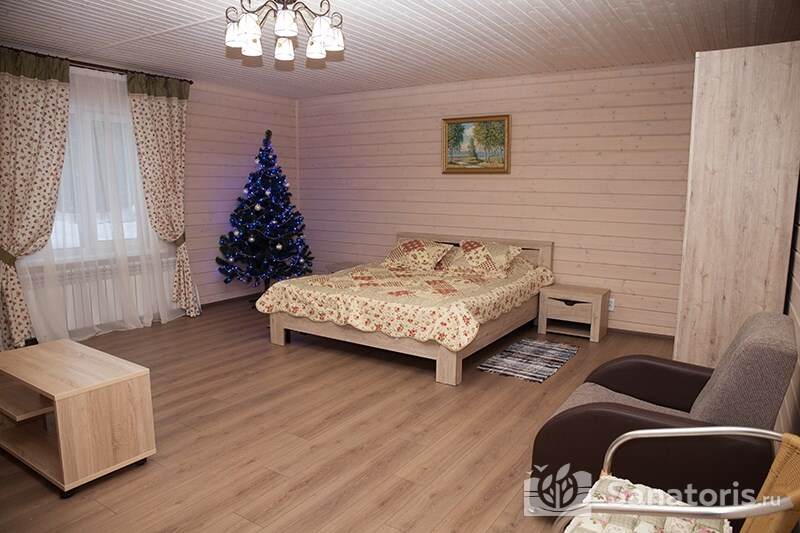 Коттедж с сауной и бассейном "Лесной"