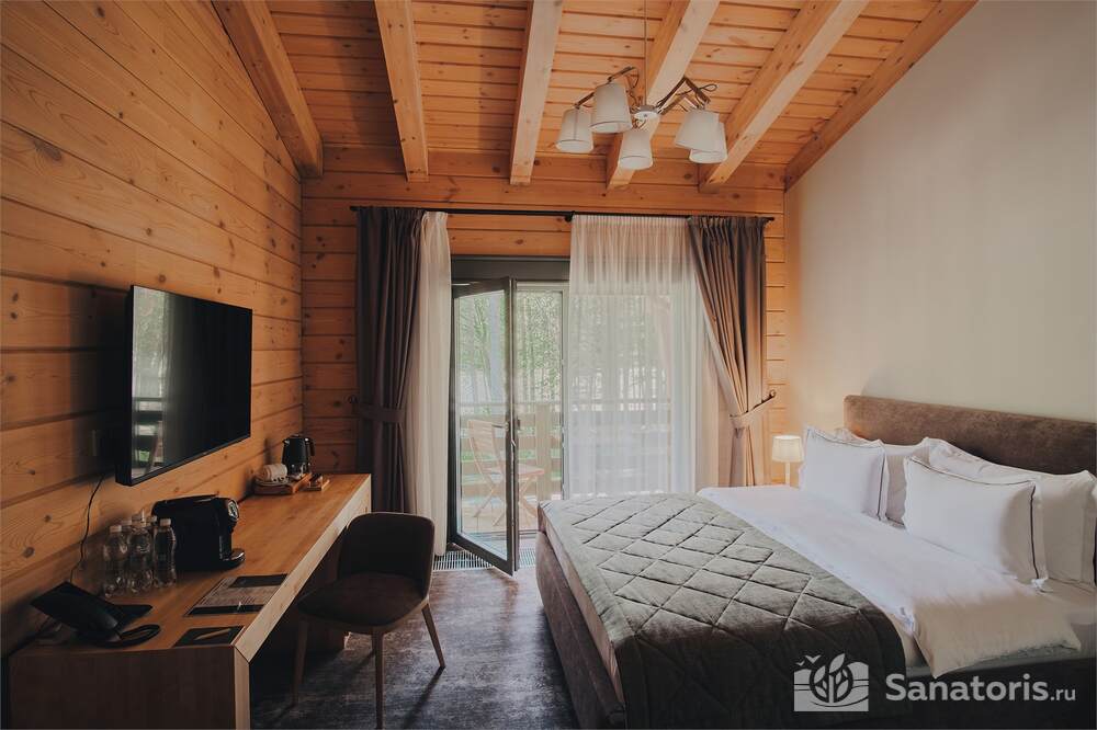 Номер Классик с двуспальной кроватью c видом на реку и балконом