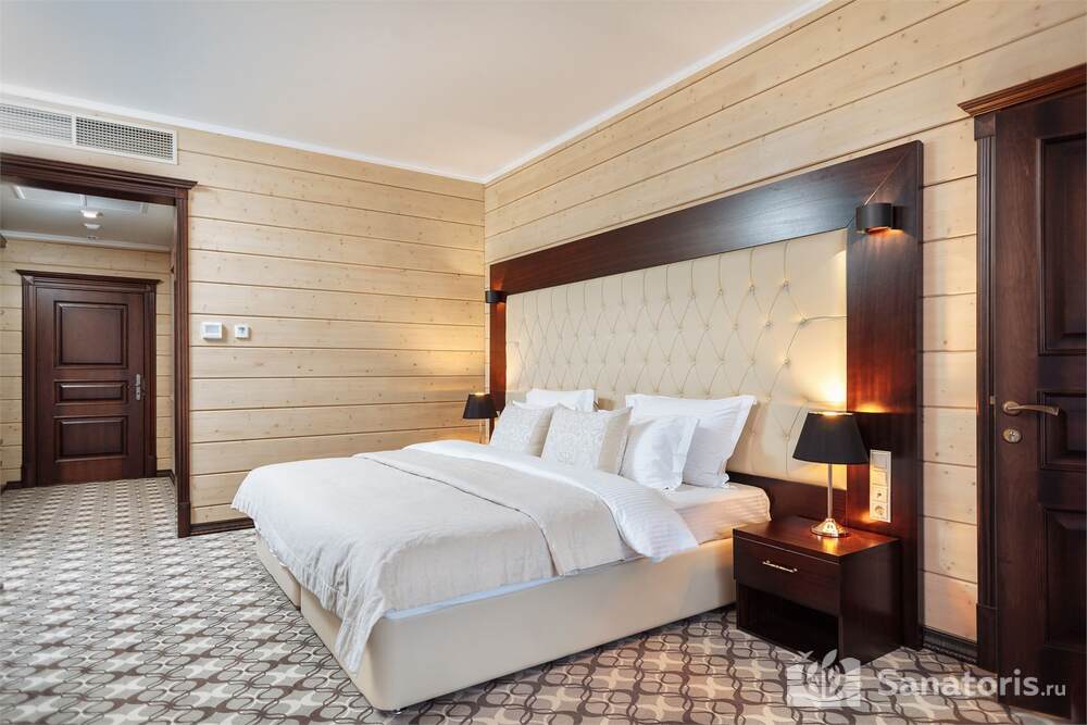 Улучшенный с террасой и видом на озеро