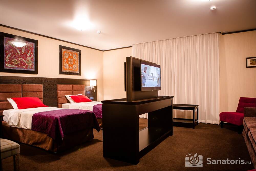 «Джуниор сьют» с двумя полутороспальными кроватями