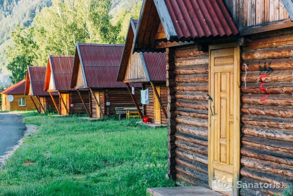 Летние бревенчатые домики