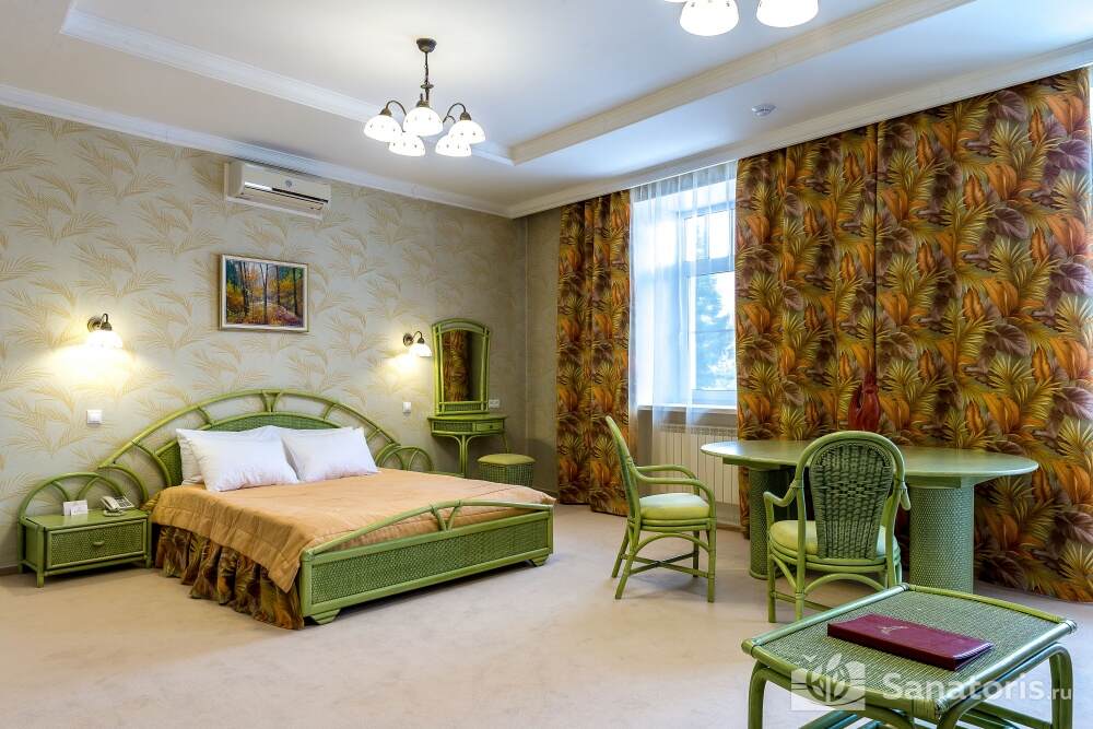 Джуниор Сюит