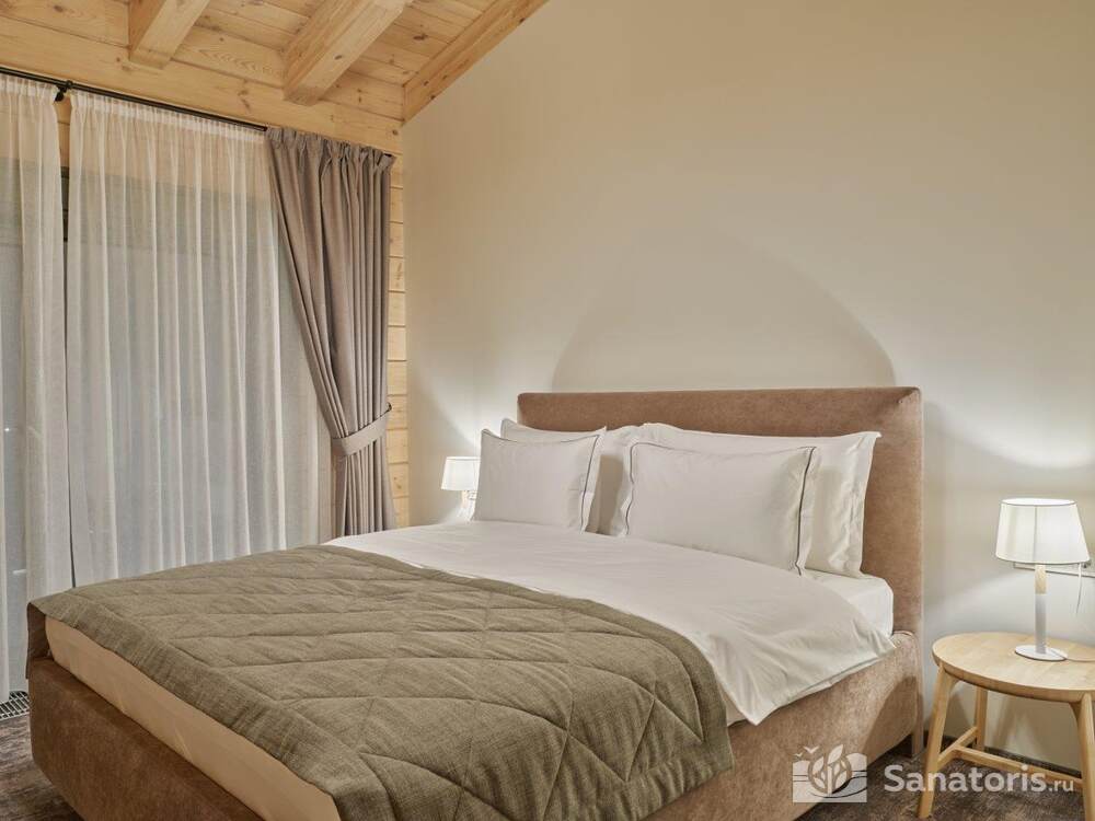 Номер Классик с двуспальной кроватью с видом на реку