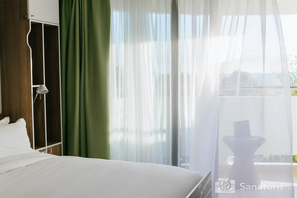 Студия с балконом и видом на море