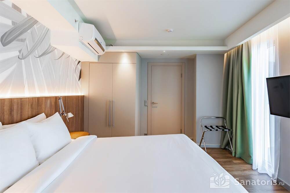 Апартамент с одной спальней, французским балконом и видом на пат