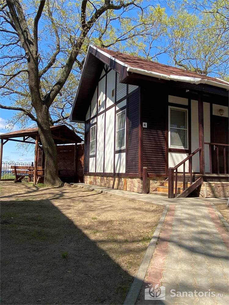 Дом 4-х местный с беседкой