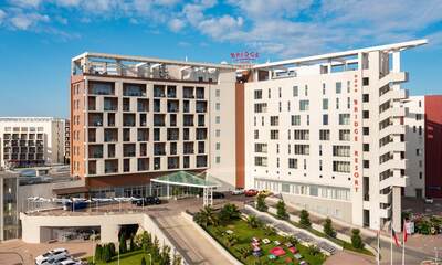 Отель Bridge Family