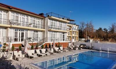 Отель Cromwell White