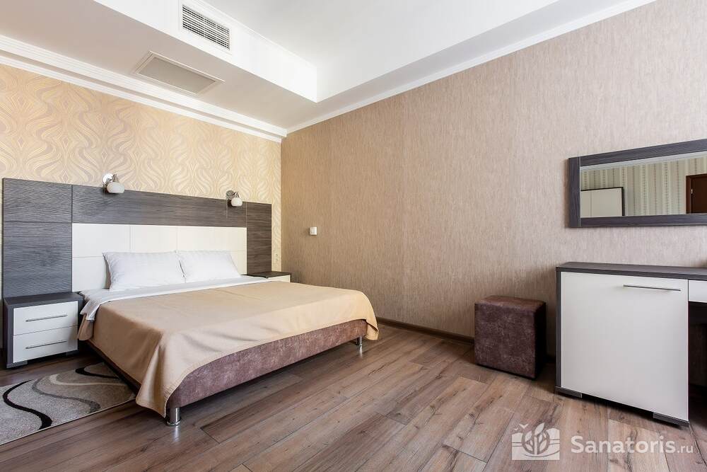 Джуниор Сюит