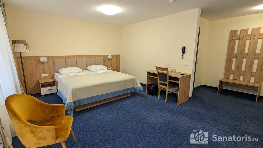 Комфорт Семейный с одной большой кроватью