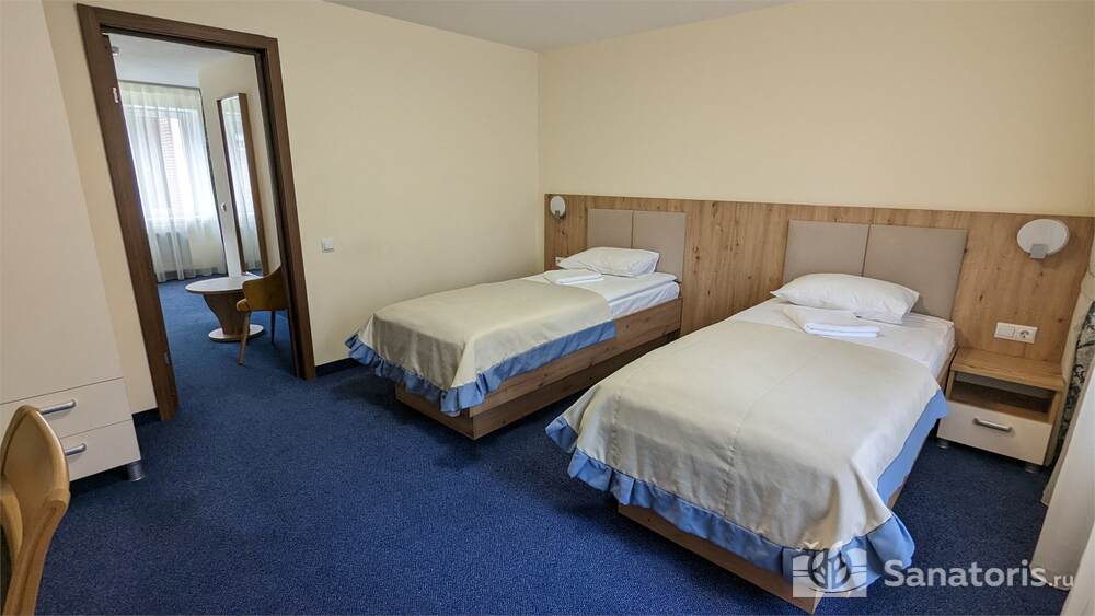 Полулюкс семейный с двумя раздельными кроватями