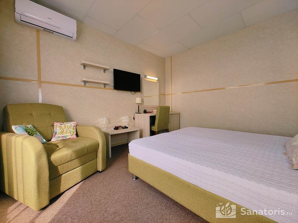 Трехместный Полулюкс с террасой