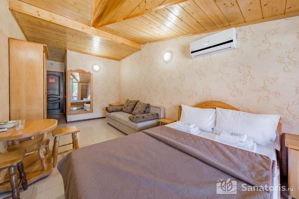 Трехместный номер с балконом