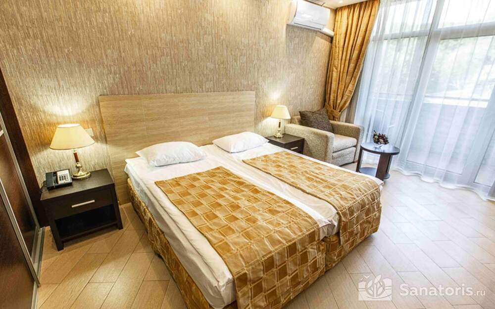 STANDARD TWIN с видом на бассейн