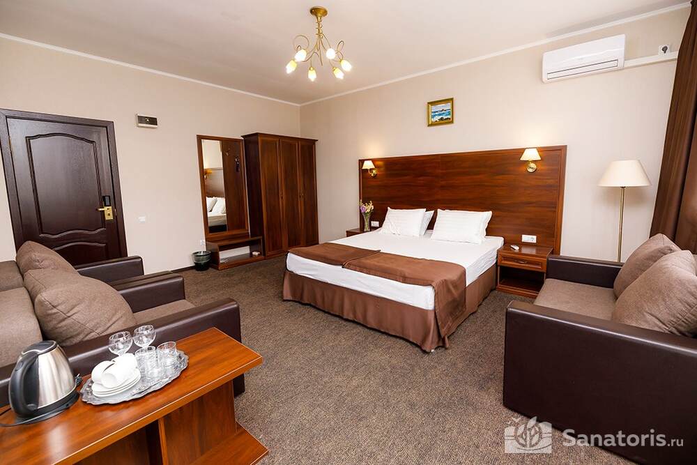 Джуниор Сюит